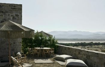 Marble & Silk Holiday Home