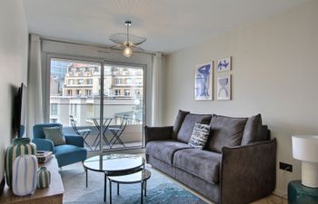 Pleasant Parisian Scene Holiday Home