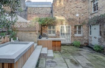 Indulge in Luxury Holiday Home