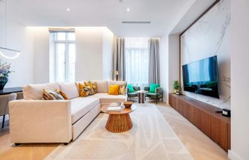 Silver & Serenity Holiday Home