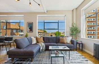 City Sky Views Holiday Home