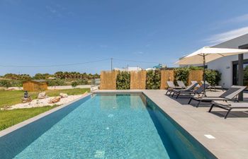 Breezy Sea Place Holiday Home