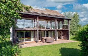 Deck & Dovetail Holiday Home