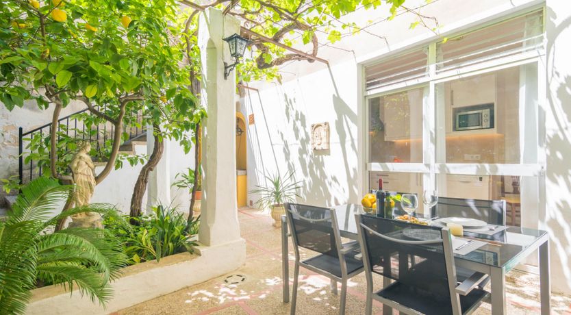 Photo of Light & Lemons