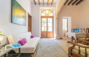 Light & Lemons Holiday Home