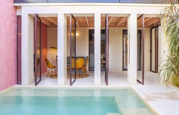 Golden Courtyard Holiday Home