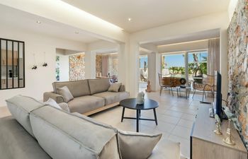 Golden Stone Residence Holiday Home