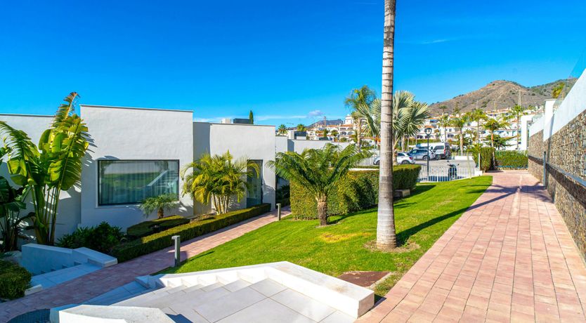 Photo of Sea & Sierra