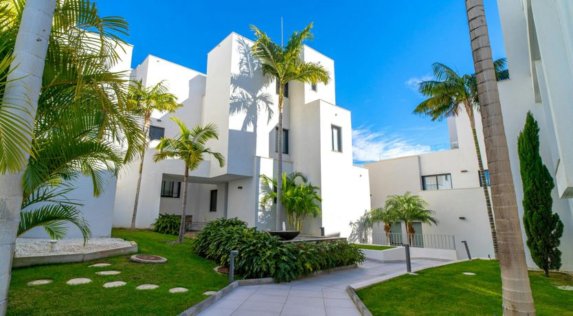 Photo of Sea & Sierra