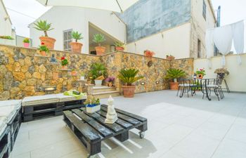 Sunbeams On Stone Holiday Home