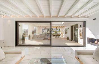 Aqua Island Holiday Home