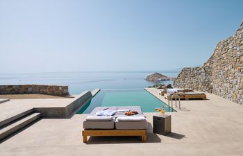 Cerulean, Stone & Sun Holiday Home