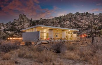Hi-Desert Fade Holiday Home