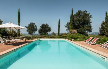 Gentle Sunburst Holiday Home