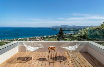 Aqua Moonlight Holiday Home