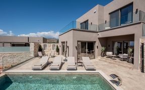 Photo of Chic Stillness