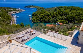 Photo of sky-high-azure