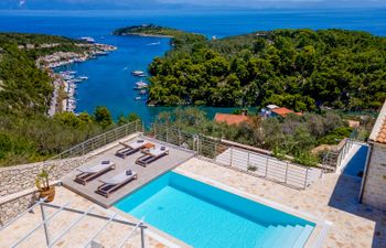 Sky High Azure Holiday Home