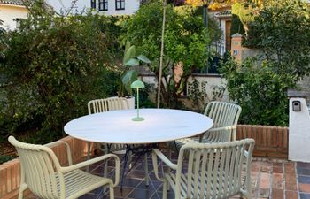 Alhambra Oasis Holiday Home