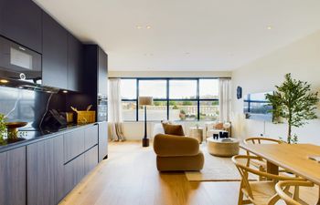 The Canal Crossroads Holiday Home