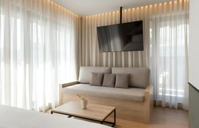 Photo of across-athenian-beauty