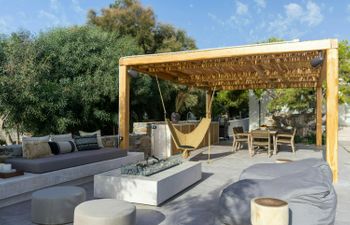 Tranquil Shoreline Holiday Home