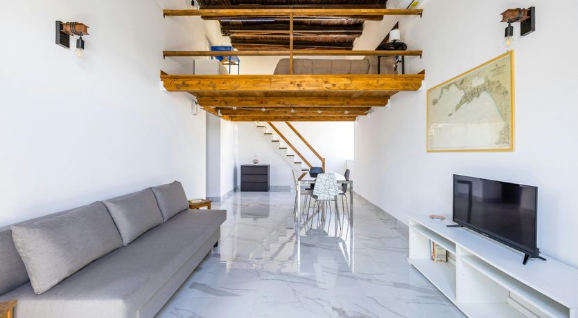 Photo of Saint Light