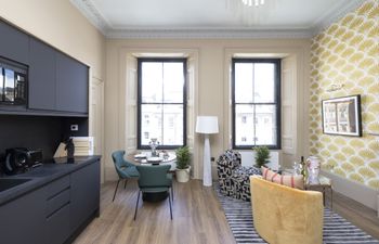 New Town Glory Holiday Home