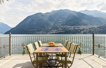 Lakeside Views Holiday Home
