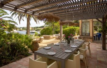 A Gentle Sunset Holiday Home