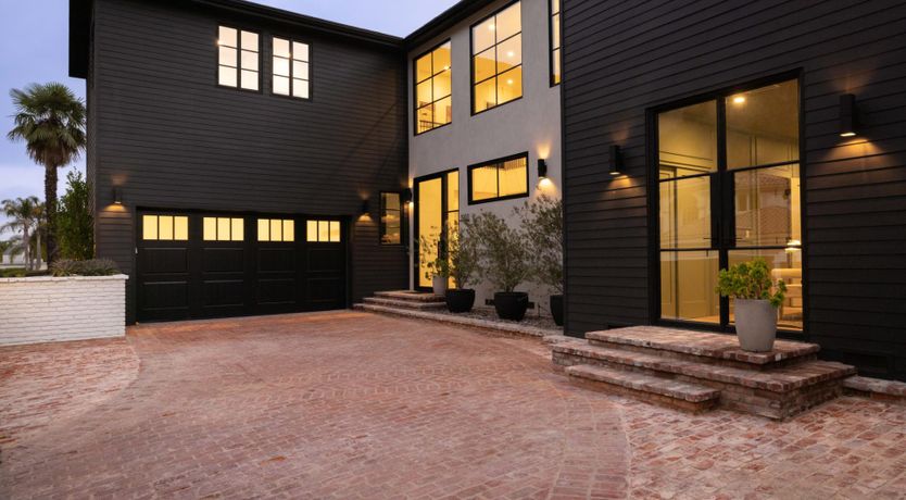 Photo of Crests of Glamour