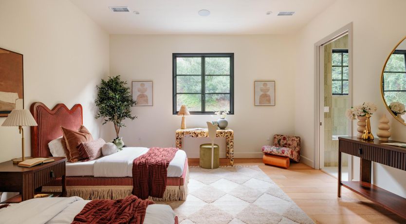 Photo of Crests of Glamour