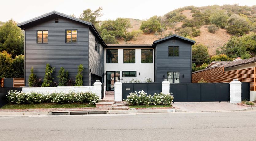 Photo of Crests of Glamour