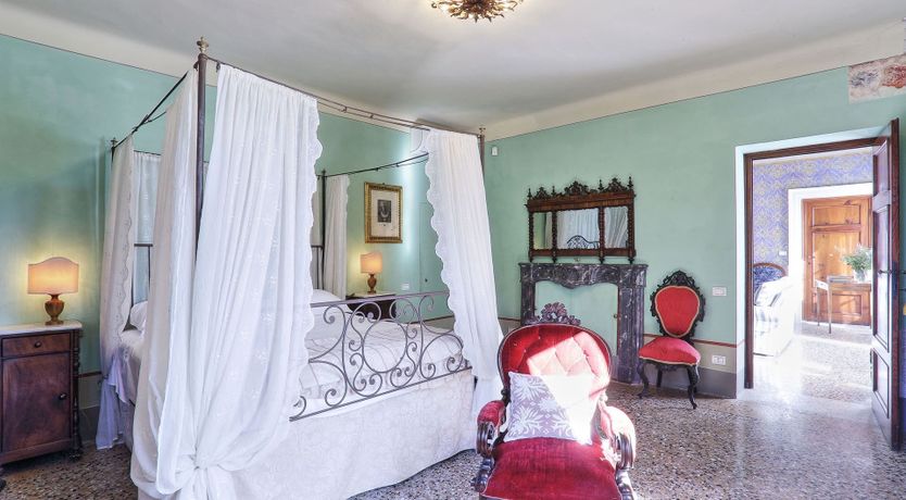 Photo of Chandelier & Vine