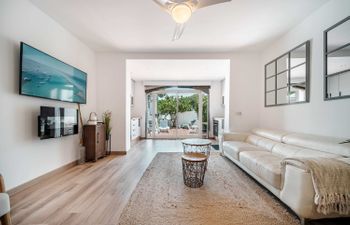 Sunny Shores Escape Holiday Home