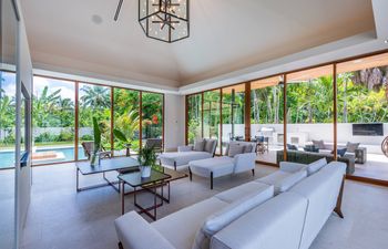 Oasis Spring Holiday Home