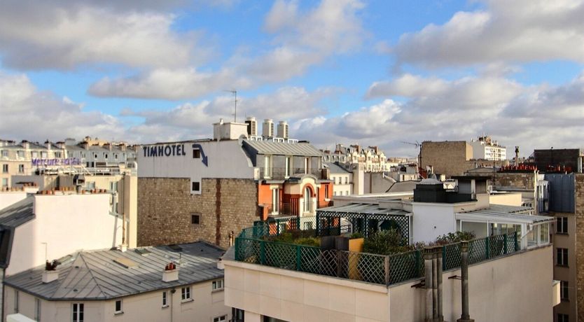 Photo of Eiffel Tower Horizon