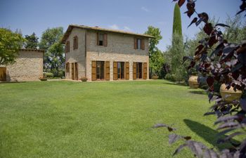 Tuscan Eden Holiday Home