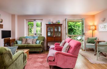 Rivers & Lakes Holiday Home