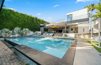 Valley & Bright Holiday Home