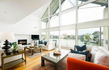 Cotswolds Waterside Escape Holiday Home