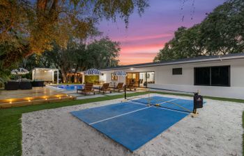 Palm Tree Playhouse Holiday Home