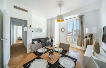 French Riviera Vista Holiday Home