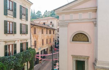 Belle on the Lake Holiday Home