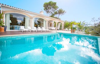 Pastel Parlour Holiday Home