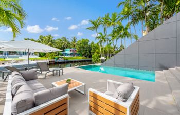 Boats In The Bay Holiday Home