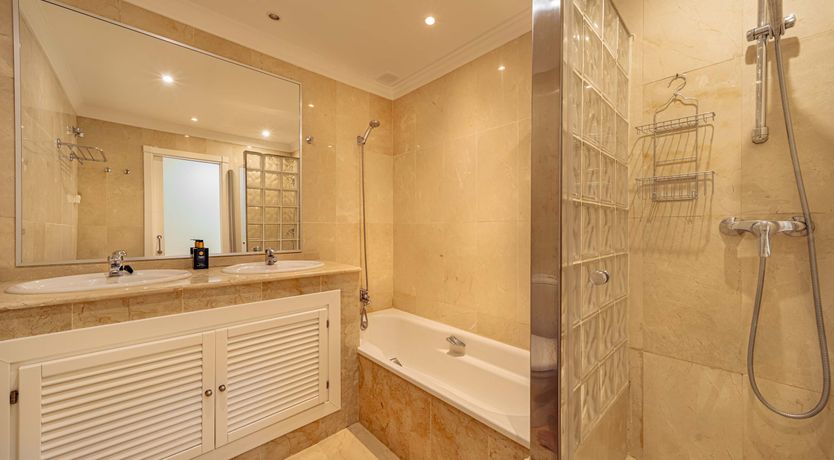 Photo of Jade & Quartz