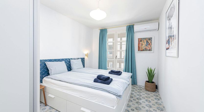 Photo of Sunlight & Stars