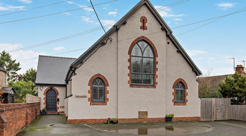 Photo of 6 Bed in Prestatyn