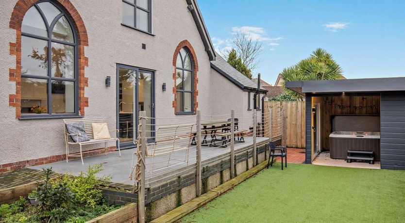 Photo of 6 Bed in Prestatyn